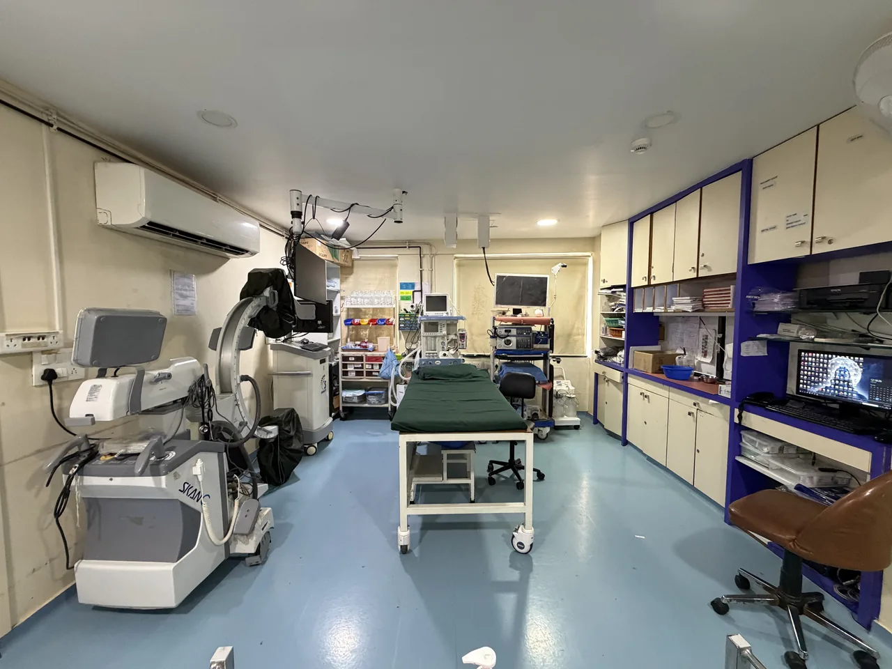 Imaging suite with a mobile C-arm for fluoroscopy-guided procedures such as ERCP